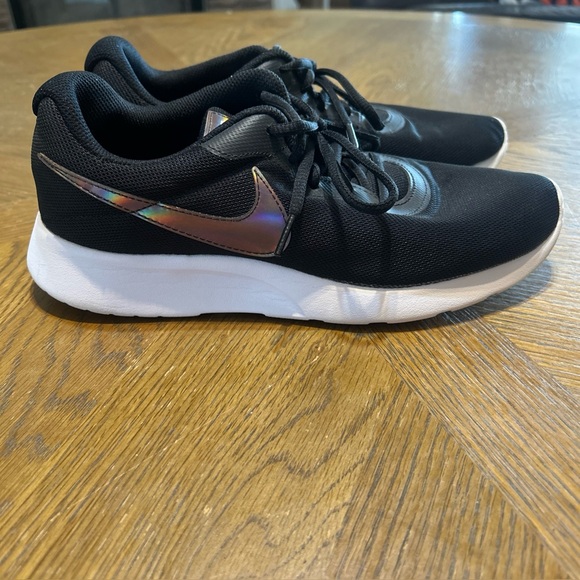 Nike Womens Tanjun Black - Size 10 812655-009 - Picture 1 of 6